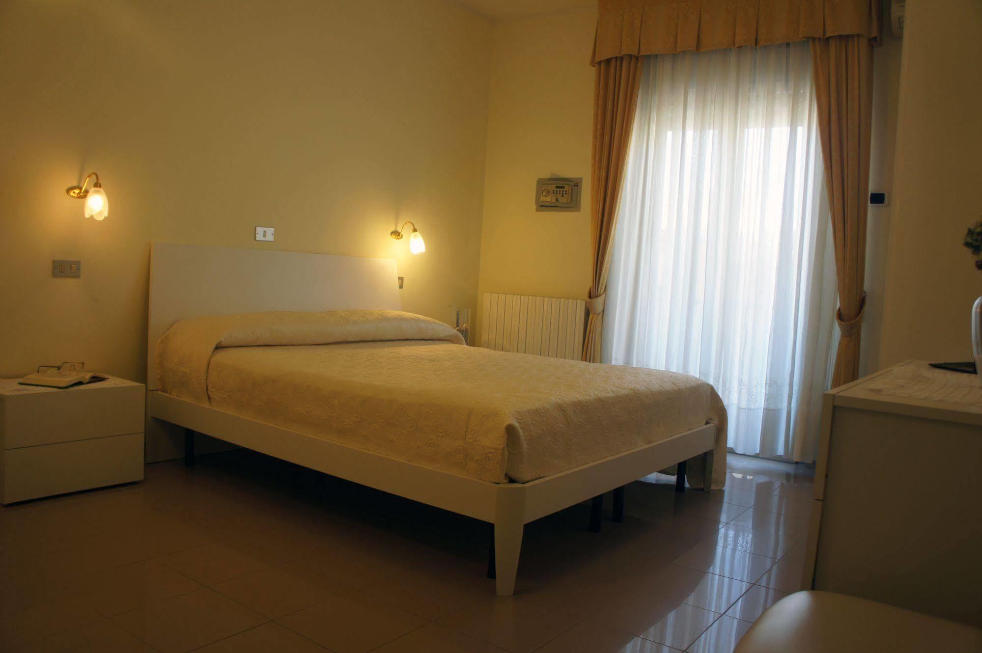 Hotel Solaris Giulianova Dış mekan fotoğraf