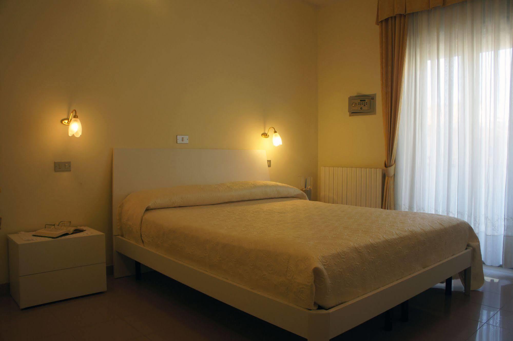 Hotel Solaris Giulianova Dış mekan fotoğraf